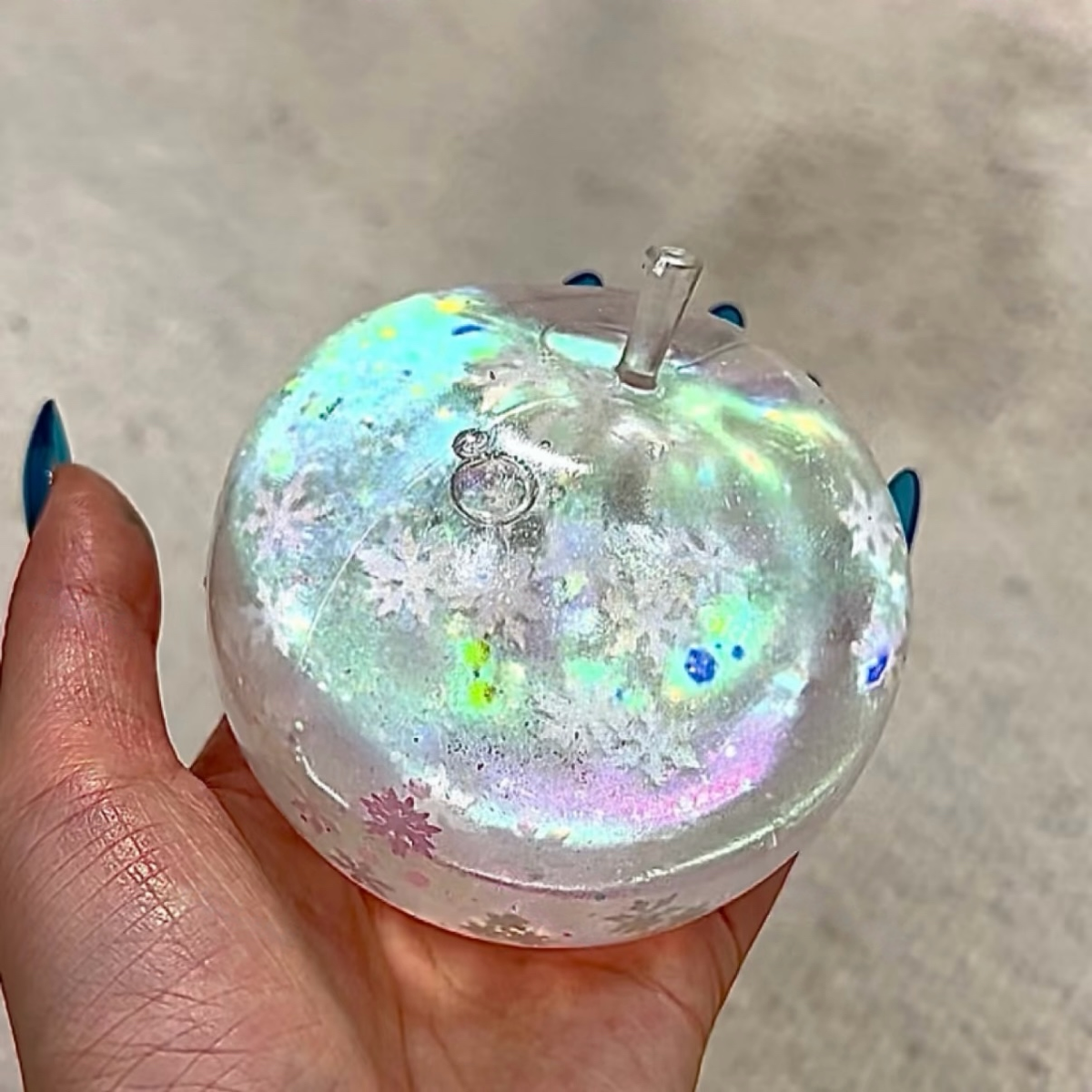 Winter Snowflake Lava Apple