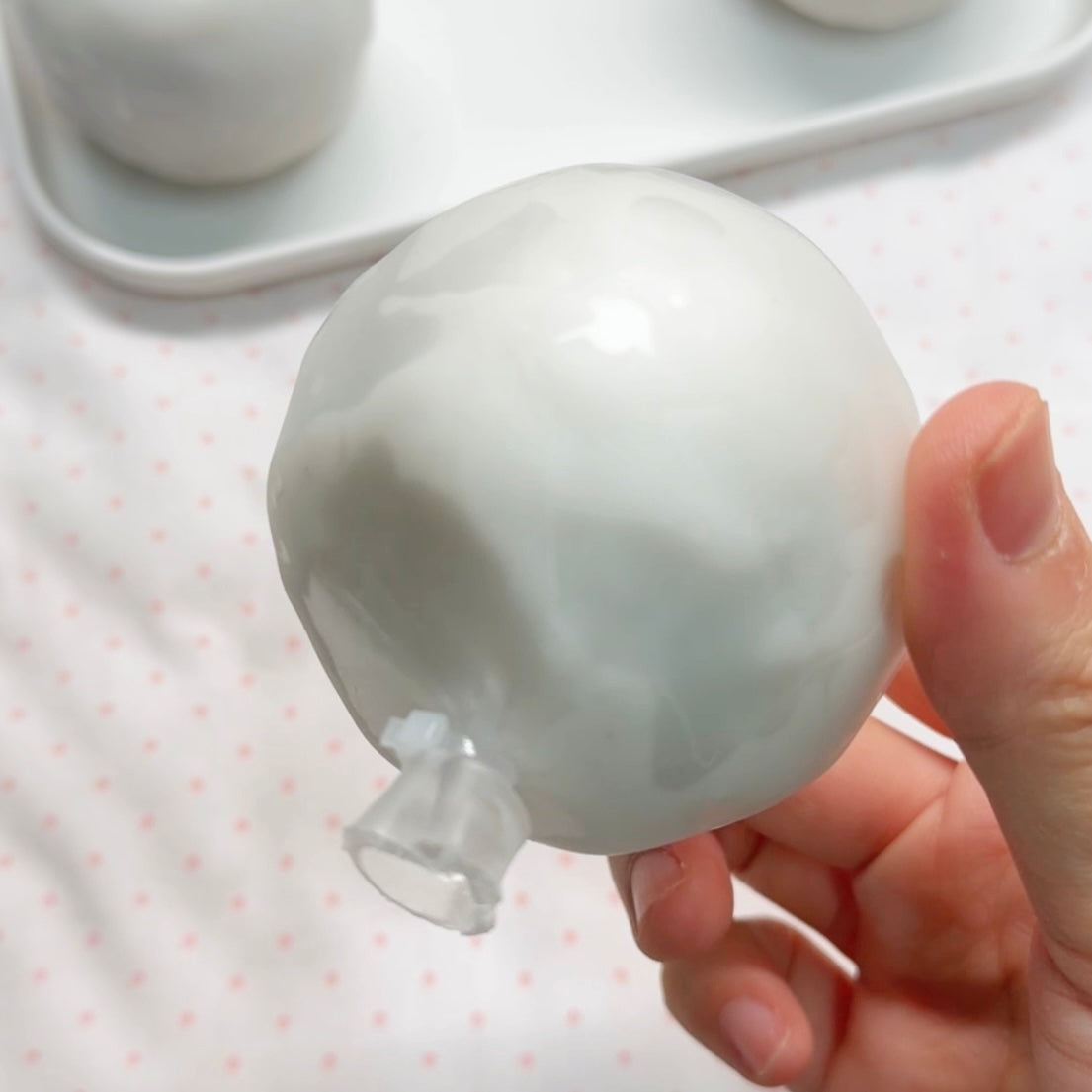 Plain Base Cracking Wax Ball